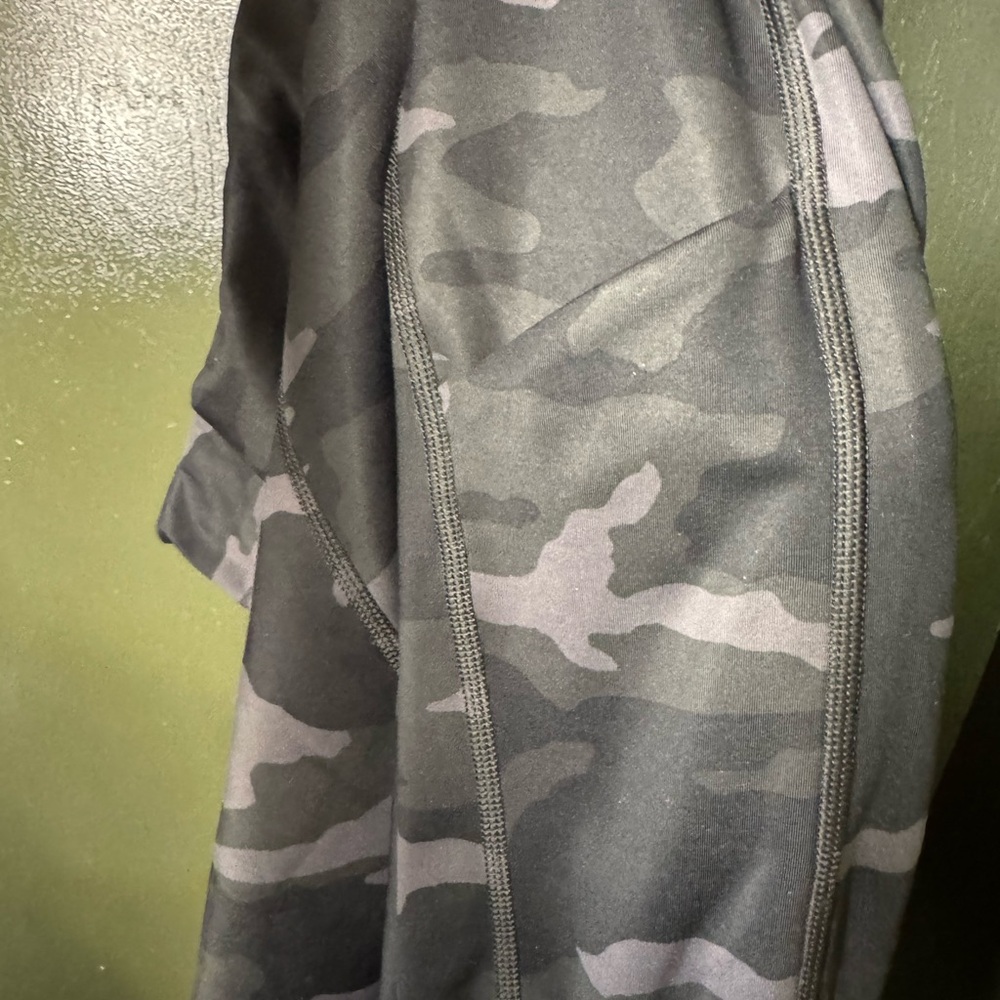 Athleta Olive Green Lightweight Camo Active 3/4 Tights